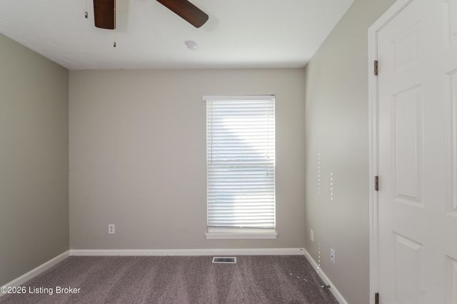 5220 Plume Dr, Louisville, KY 40258