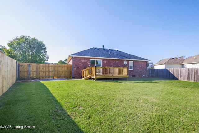 5220 Plume Dr, Louisville, KY 40258