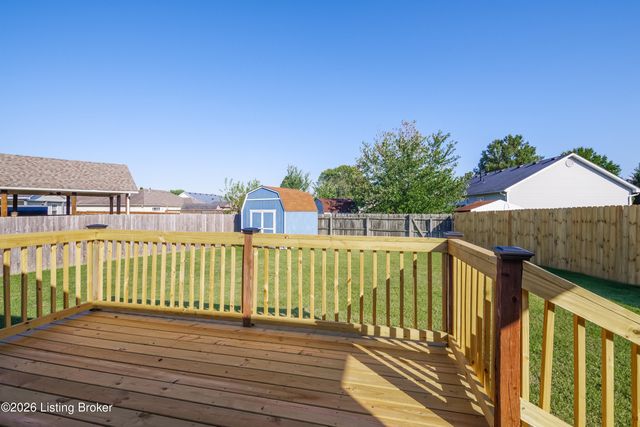 5220 Plume Dr, Louisville, KY 40258