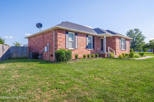 5220 Plume Dr, Louisville, KY 40258