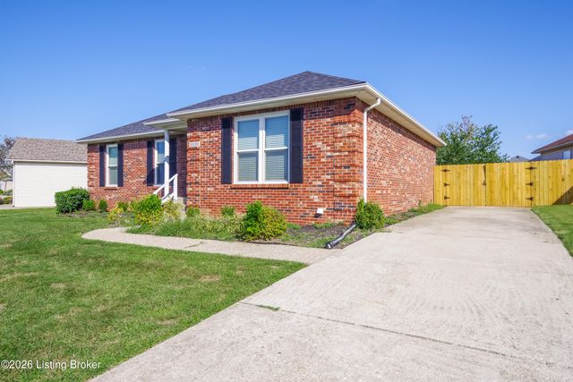 5220 Plume Dr, Louisville, KY 40258