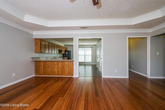 5220 Plume Dr, Louisville, KY 40258