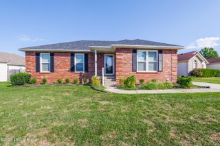 5220 Plume Dr, Louisville, KY 40258