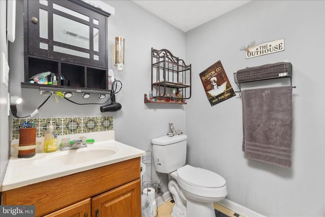 132 STADIUM CIR, Inwood, WV 25428