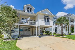 109 SE 44th Street, Oak Island, NC 28465