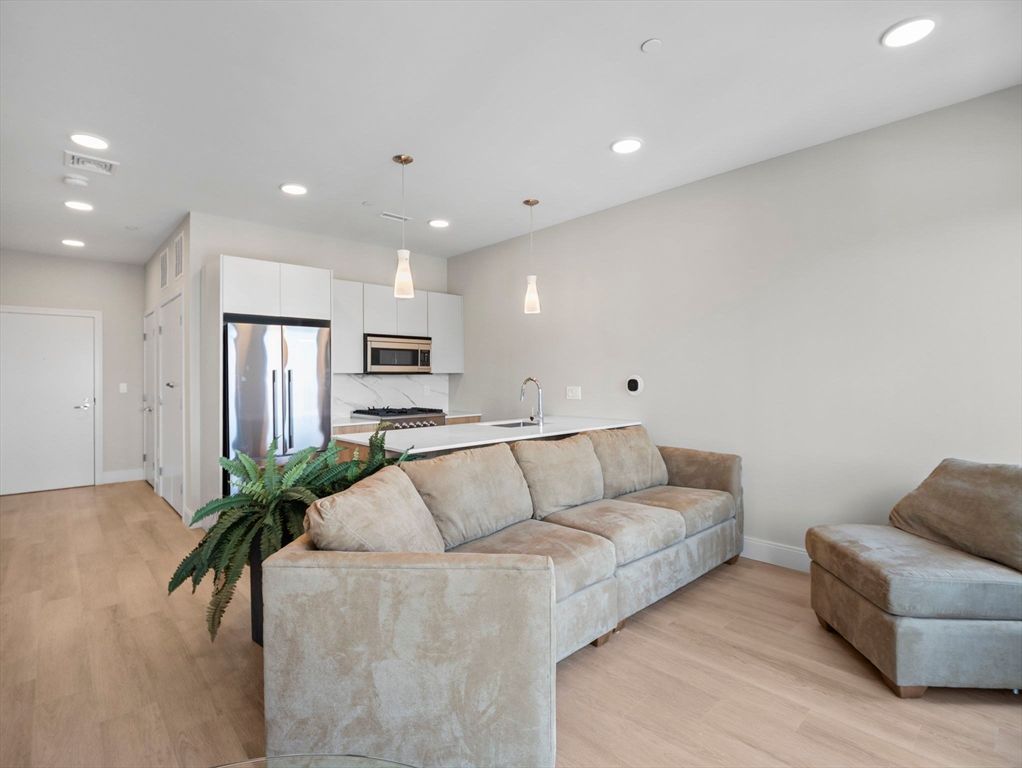 249 Corey Rd 404, Boston, MA 02135