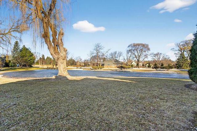 10327 N Savannah COURT, Mequon, WI 53092