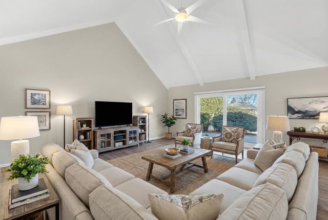 10327 N Savannah COURT, Mequon, WI 53092