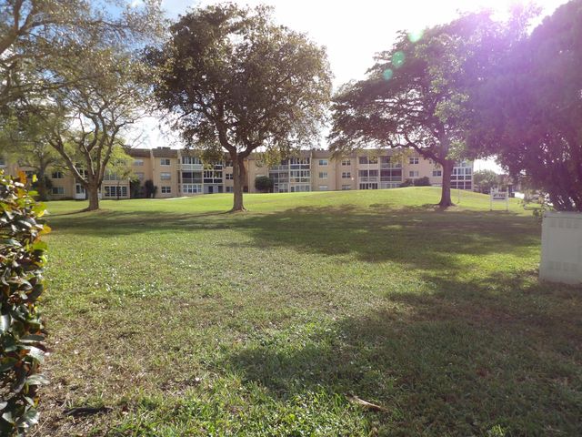 9310 Sunrise Lakes Boulevard 108, Sunrise, FL 33322