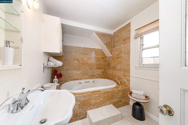 2600 55Th Ave, Oakland, CA 94605