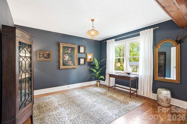 127 Erkwood Drive, Hendersonville, NC 28739