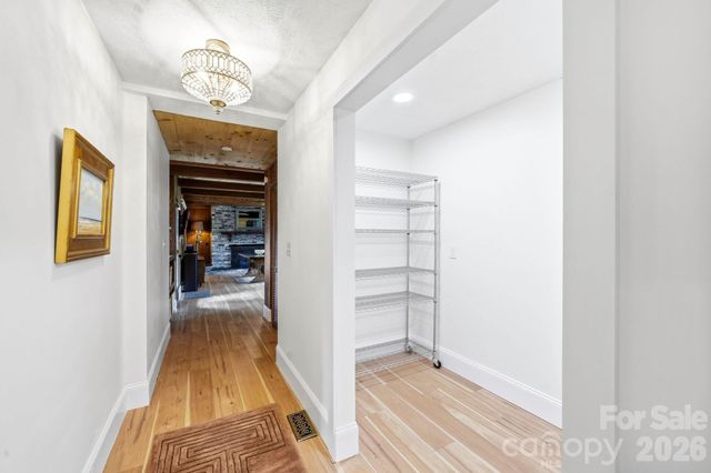 127 Erkwood Drive, Hendersonville, NC 28739