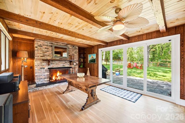 127 Erkwood Drive, Hendersonville, NC 28739