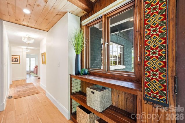 127 Erkwood Drive, Hendersonville, NC 28739