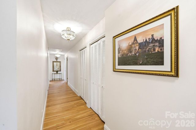 127 Erkwood Drive, Hendersonville, NC 28739