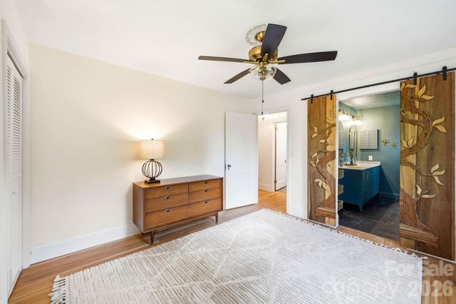 127 Erkwood Drive, Hendersonville, NC 28739