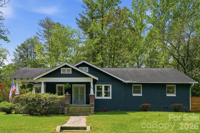 127 Erkwood Drive, Hendersonville, NC 28739