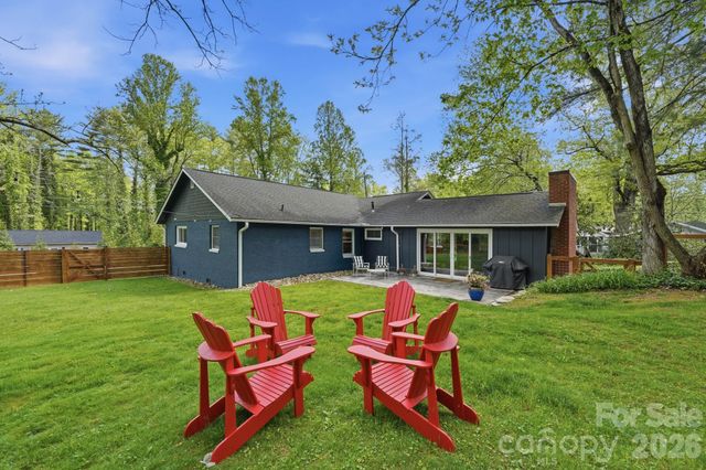 127 Erkwood Drive, Hendersonville, NC 28739