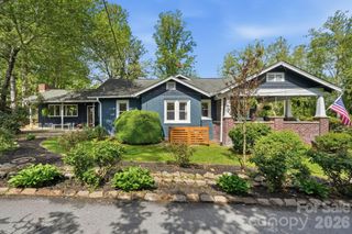 127 Erkwood Drive, Hendersonville, NC 28739