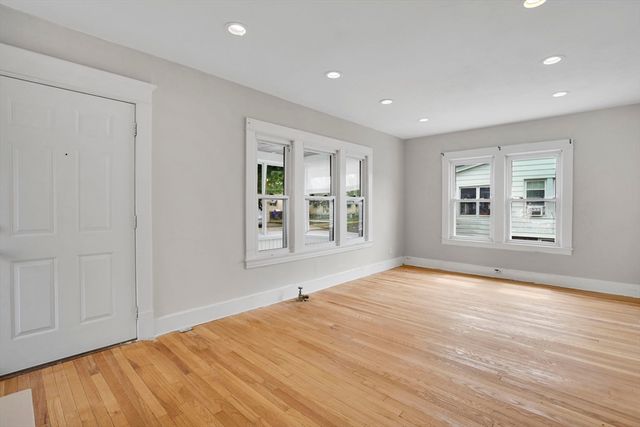 184 Arthur St, Springfield, MA 01104