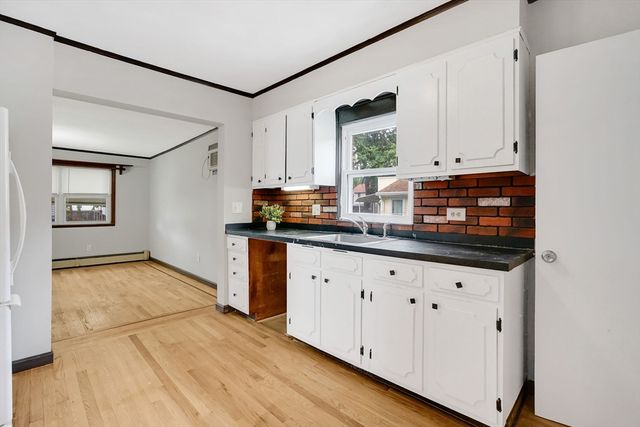 184 Arthur St, Springfield, MA 01104
