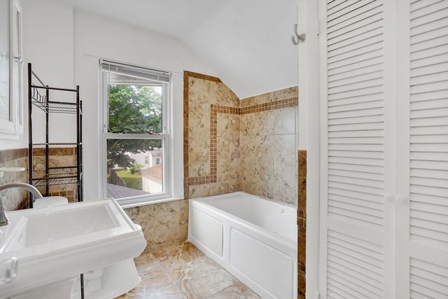 184 Arthur St, Springfield, MA 01104