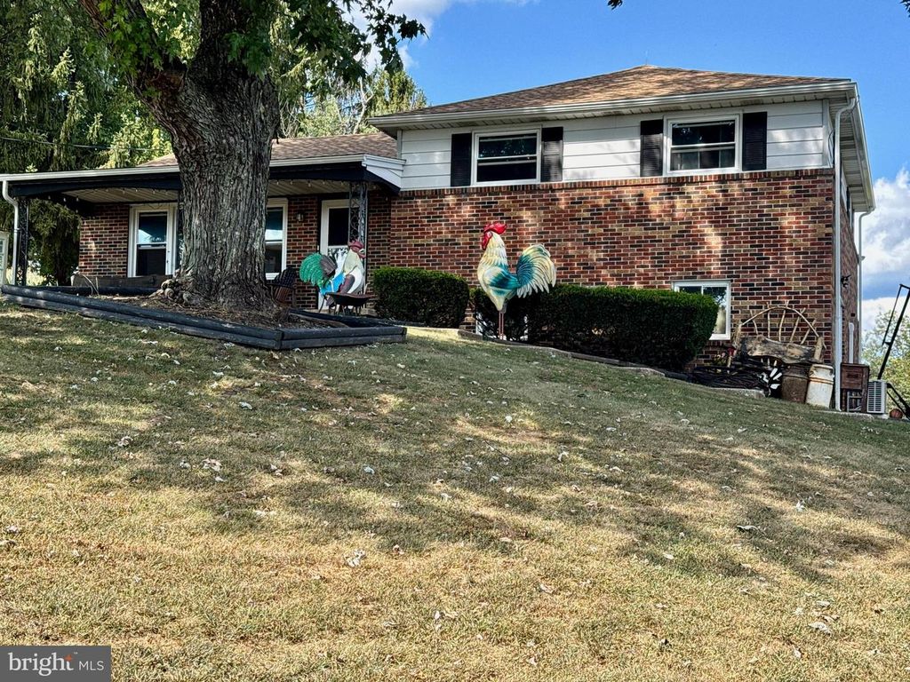 9161 YELLOW CHURCH RD, Seven Valleys, PA 17360