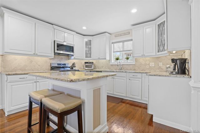 24 Aspen Road, New Rochelle, NY 10804