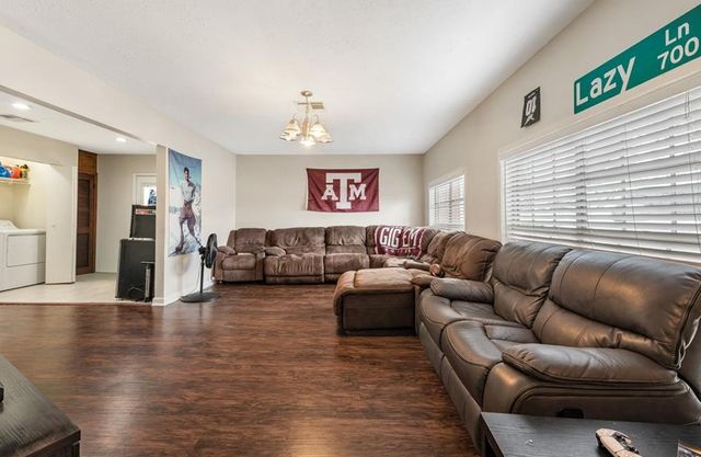1402 Dominik Drive, College Station, TX 77840