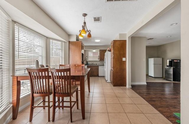 1402 Dominik Drive, College Station, TX 77840