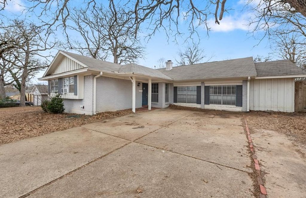 1402 Dominik Drive, College Station, TX 77840