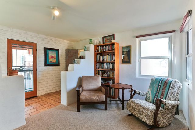 627 FAIRWAY Road NW, Albuquerque, NM 87107