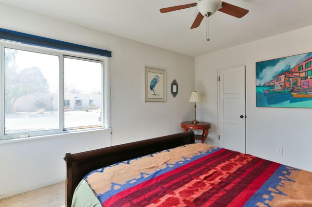 627 FAIRWAY Road NW, Albuquerque, NM 87107