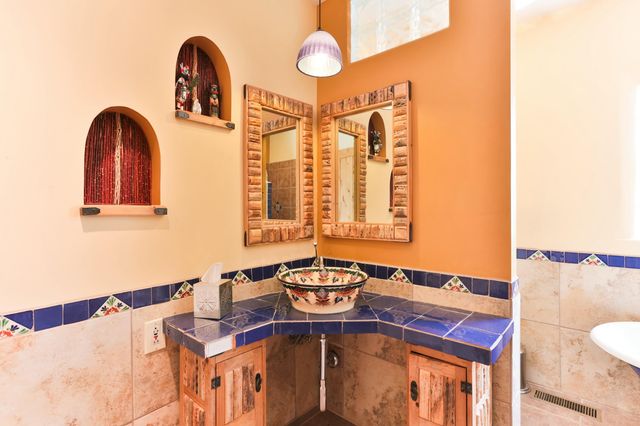 627 FAIRWAY Road NW, Albuquerque, NM 87107