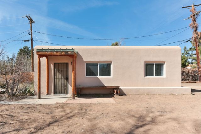627 FAIRWAY Road NW, Albuquerque, NM 87107