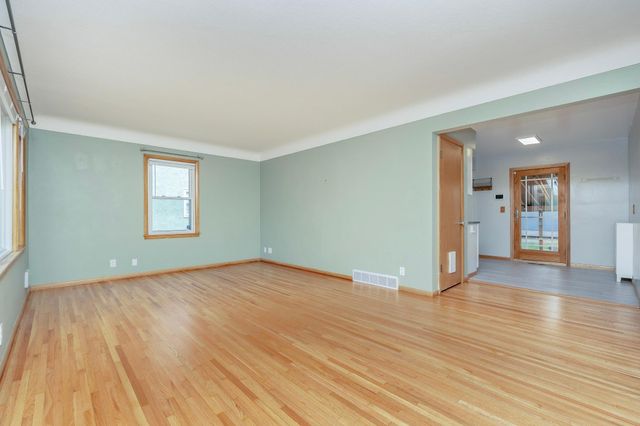 1554 Burns Avenue, Saint Paul, MN 55106