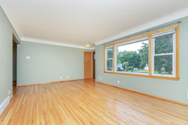 1554 Burns Avenue, Saint Paul, MN 55106