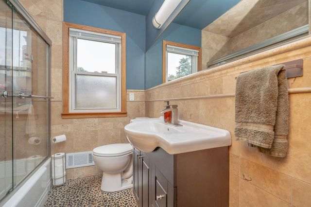 1554 Burns Avenue, Saint Paul, MN 55106
