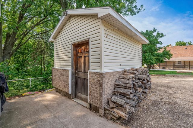1554 Burns Avenue, Saint Paul, MN 55106