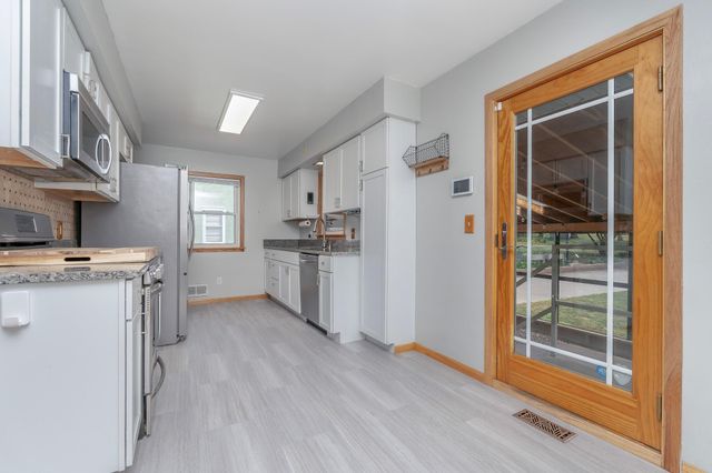 1554 Burns Avenue, Saint Paul, MN 55106