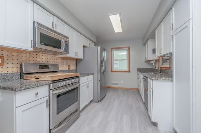 1554 Burns Avenue, Saint Paul, MN 55106