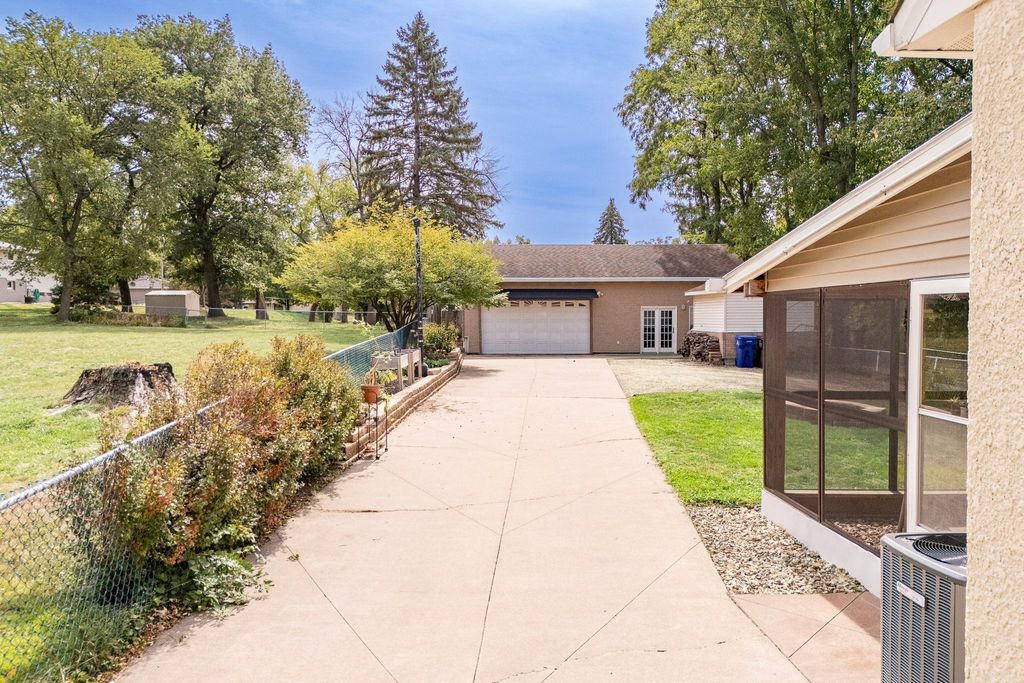 1554 Burns Avenue, Saint Paul, MN 55106 — photo 2
