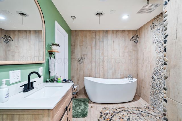 1220 W 5th Street, Clarendon, TX 79226