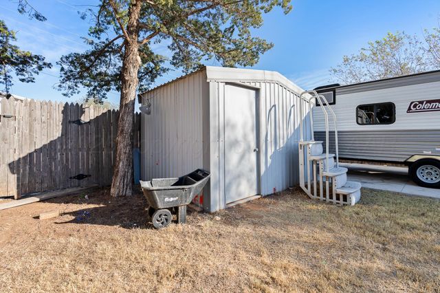 1220 W 5th Street, Clarendon, TX 79226