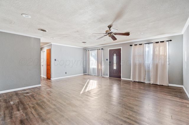 1220 W 5th Street, Clarendon, TX 79226