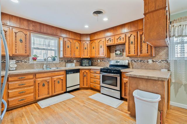 1220 W 5th Street, Clarendon, TX 79226