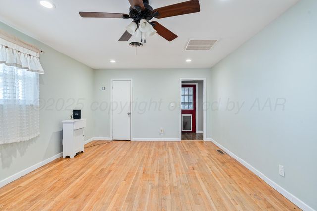 1220 W 5th Street, Clarendon, TX 79226