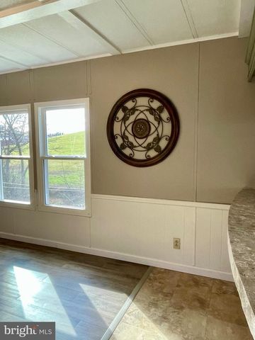 1046 SCHMUCK RD, York, PA 17406