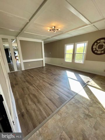 1046 SCHMUCK RD, York, PA 17406