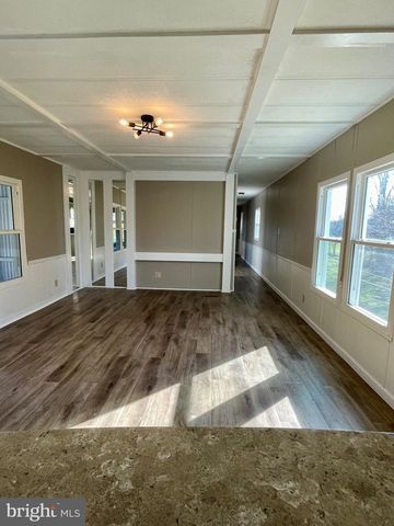 1046 SCHMUCK RD, York, PA 17406